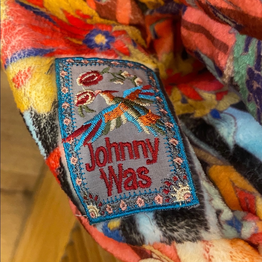 BNWT Johnny Was Drawstring floral fleece Sling bag - Picture 5 of 10